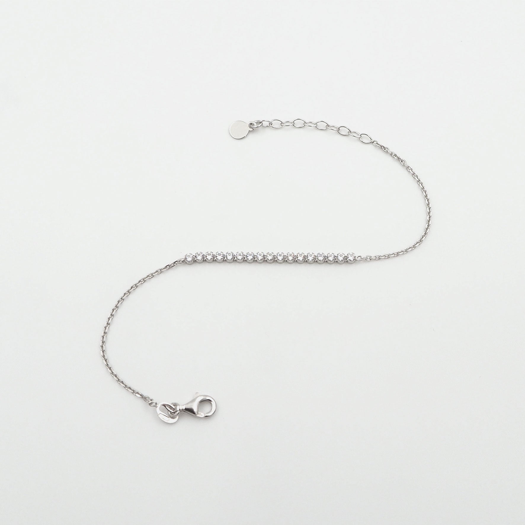 Silber Armbaender fuer Damen jetzt kaufen in unserem Onlineshop oder vor Ort in unserer Filiale in Basel